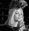 Аватар Модель Дафна Гроенвельд / Daphne Groeneveld  с котом на голове пьет коктейль