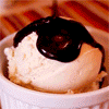 99px.ru аватар Мороженое поливают шоколадным сиропом