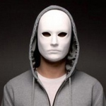 Аватар Анонимный парень в белой маске и сером капюшоне