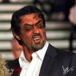 99px.ru аватар Сильвестр Сталлоне / Sylvester Stallone во фраке и белой рубашке стоит, открыв клыкастый рот
