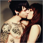 99px.ru аватар Парень с татуировками целует девушку
