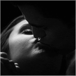 99px.ru аватар Стефан Сальваторе / Stefan Salvatore целует Елену Гилберт / Elena Gilbert, сериал 'Дневники вампира / The Vampire Diaries'