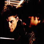 99px.ru аватар Dean Winchester / Дин Винчестер толкает Сэма Винчестера / Sam Winchester, сериал 'Сверхъестественное / Supernatural'
