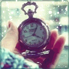 99px.ru аватар Женская рука держит карманные часы на фоне снегопада за окном
