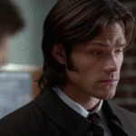 Аватар Джаред Падалеки / Jared Padalecki в роли Сэма Винчестера / Sam Winchester смотрит по сторонам, из сериала Сверхъестественное / Supernatural