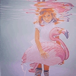 99px.ru аватар Девочка с игрушечным фламинго под водой
