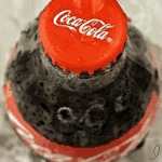 99px.ru аватар Бутылка Кока-Колы / Coca-Cola с пузырьками газа, поднимающимися вверх (Coca-Cola / Кока-Кола)