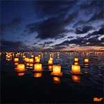 99px.ru аватар Множество бумажных фонариков плывут по морю в темное время суток под раскатами молнии