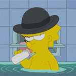 99px.ru аватар Подросшая Мегги Симпсон / Maggie Simpson сидит в наполненной водой ванной в черной шляпе и пьет молоко из бутылочки, из мультфильма The Simpsons / Симпсоны