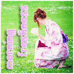 99px.ru аватар Японская женщина в кимоно и с веером в руках сидит на зеленой траве, после нее появляется цветущая розовая сирень (morning freshness / утренняя свежесть)