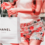99px.ru аватар Девушка в ярких шортах в цветочек с пакетом (Chanel / Шанель)