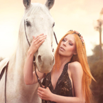 99px.ru аватар Рыжеволосая девушка с белой лошадью