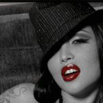 99px.ru аватар Девушка в черной шляпе и красной помадой на губах