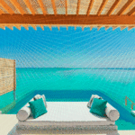 99px.ru аватар Белая кушетка с бирюзовыми подушками в номере с видом на берег лазурного океана, отель Niyama Maldives / Нияама Мальдивс