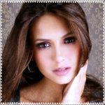 Аватар Nina Dobrev / Нина Добрев придерживает рукой волосы