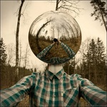 Аватар Мужчина с шаром на голове фотографирует себя, фотохудожник Erik Johansson / Эрик Йоханссон