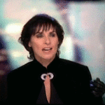 Аватар Певица Эния / Enya в черной кофте и перчатке, поет песню