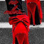 99px.ru аватар Ножки девушки в красных туфлях на мокром асфальте