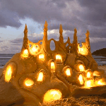 99px.ru аватар Песчаный замок, на берегу моря, с переливающимися огнями в туннелях внутри
