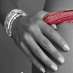 99px.ru аватар Рука в браслете держится за трусики на бедре у девушки