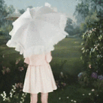 99px.ru аватар Девушка с белым зонтом стоит спиной на фоне природы