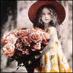 99px.ru аватар Девочка в красной шляпе держит в руках букет роз