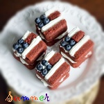 99px.ru аватар Пирожные с ягодами черники на белой тарелке (Sammer / Лето)