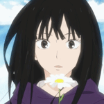 99px.ru аватар Савако Куронума / Sawako Kuronuma из аниме Kimi ni Todoke / Дотянуться до тебя, с развивающимися на ветру волосами с цветком ромашки в руках стоит на фоне неба