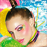 Аватар Девушка с ярким макияжем, с разноцветными шариками: розовым, желтым и зеленым, в воде