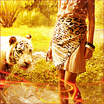 99px.ru аватар Девушка в платье с леопардовым принтом стоит рядом с тигром