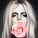 99px.ru аватар Девушка держит розу во рту