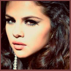 Аватар Актриса и певица Selena Gomez / Селена Гомес смотрит пристальным взглядом