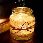 99px.ru аватар Из стеклянной банки, обвязанной веревочкой, в которой горит свеча вылетают золотые блестки