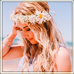 99px.ru аватар Девушка-блондинка с венком из белых цветов на голове держит его рукой