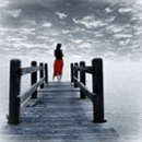 99px.ru аватар Девушка в красной юбке стоит на помосте глядя в море