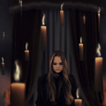 99px.ru аватар Девушка стоит в темной комнате вокруг нее в воздухе парят свечи