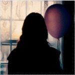 99px.ru аватар Силуэт девушки с шариком, который качается от сквозняка, на фоне окна