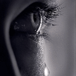 99px.ru аватар Девушка со слезой на лице думает о парне, который тоже думает о ней