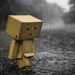 Аватар Картонный человечек Danbo / Данбо стоит на мокром асфальте под дождем
