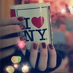 99px.ru аватар Девушка держит в руках кружку с надписью I love NY / Я люблю Нью-Йорк