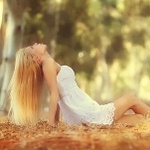 99px.ru аватар Девушка с распущенными волосами на природе, фотограф Silence