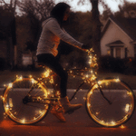 Аватар Девушка едет вечером по городу на велосипеде, обвитом гирляндой
