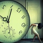 99px.ru аватар Девушка спиной подпирает огромные часы