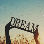 Аватар Слово Dream / Мечта в руках на фоне неба и травы