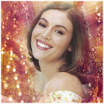 99px.ru аватар Улыбающаяся актриса и певица Alyssa Milano / Алисса Милано