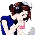 99px.ru аватар Темноволосая девушка в наушниках, держащая в руке кружку с кофе, смотрит на монитор ноутбука