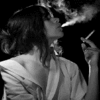 99px.ru аватар Девушка с сигаретой в руке пускает дым изо рта