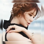 Аватар Южно-корейская актриса Юн Ын Хе / Yoon Eun Hye положила руку на плечо