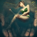 99px.ru аватар Фея лежит на мужских руках в воде, фотоарт от фотографа Oren Hayman