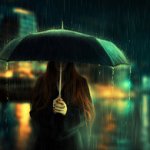99px.ru аватар Девушка с зонтом стоит под дождем на фоне ночного города, фотохудожница Барбара Флорчик / Barbara Florczyk